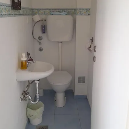 Detached House Miketa 펜션 Lukoran