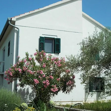 Ferienhaus Detached House Miketa Lukoran