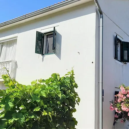 Ferienhaus Detached House Miketa Lukoran